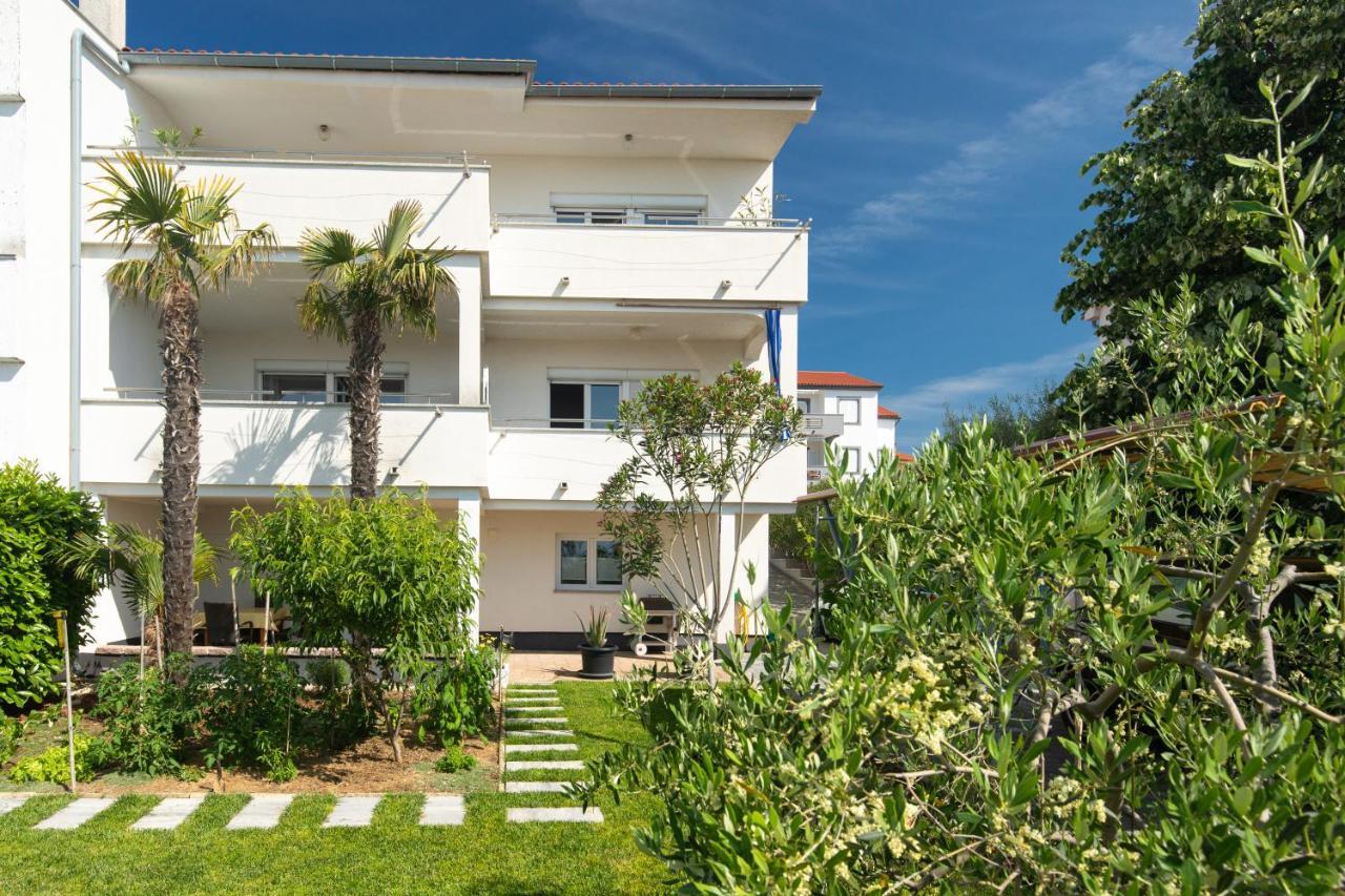 Apartments Oleander Krk Town Buitenkant foto