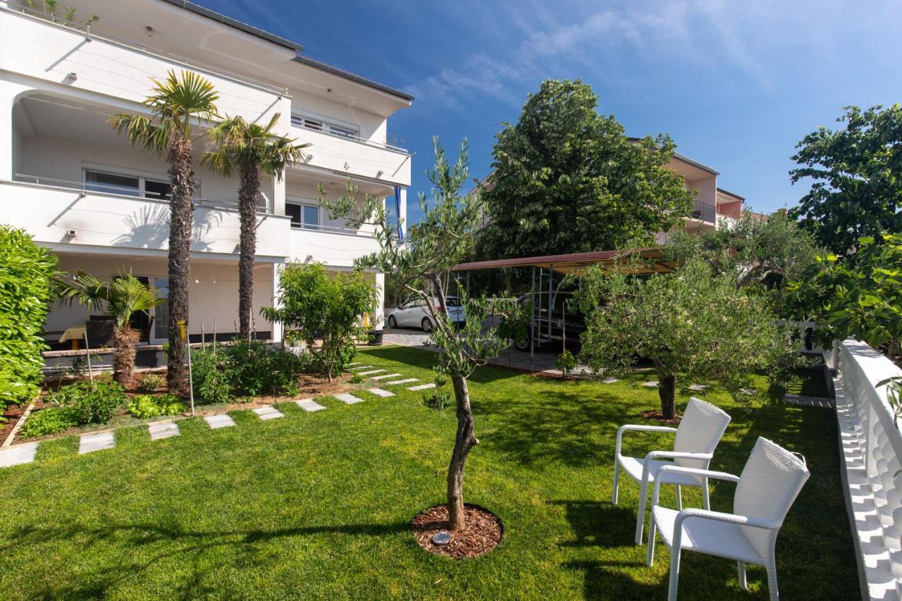 Apartments Oleander Krk Town Buitenkant foto